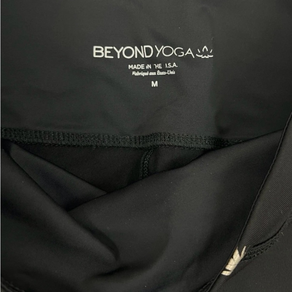 Beyond Yoga Black Pineapple Print Leggings Size Medium - Picture 3 of 5